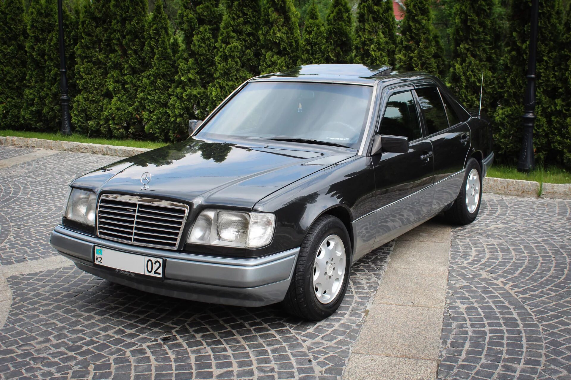 Мерседес е220 124 кузов. Mercedes e220 1993. Мерседес е220 w124. Mercedes-benz w124. Мерседес 220 е 1993.