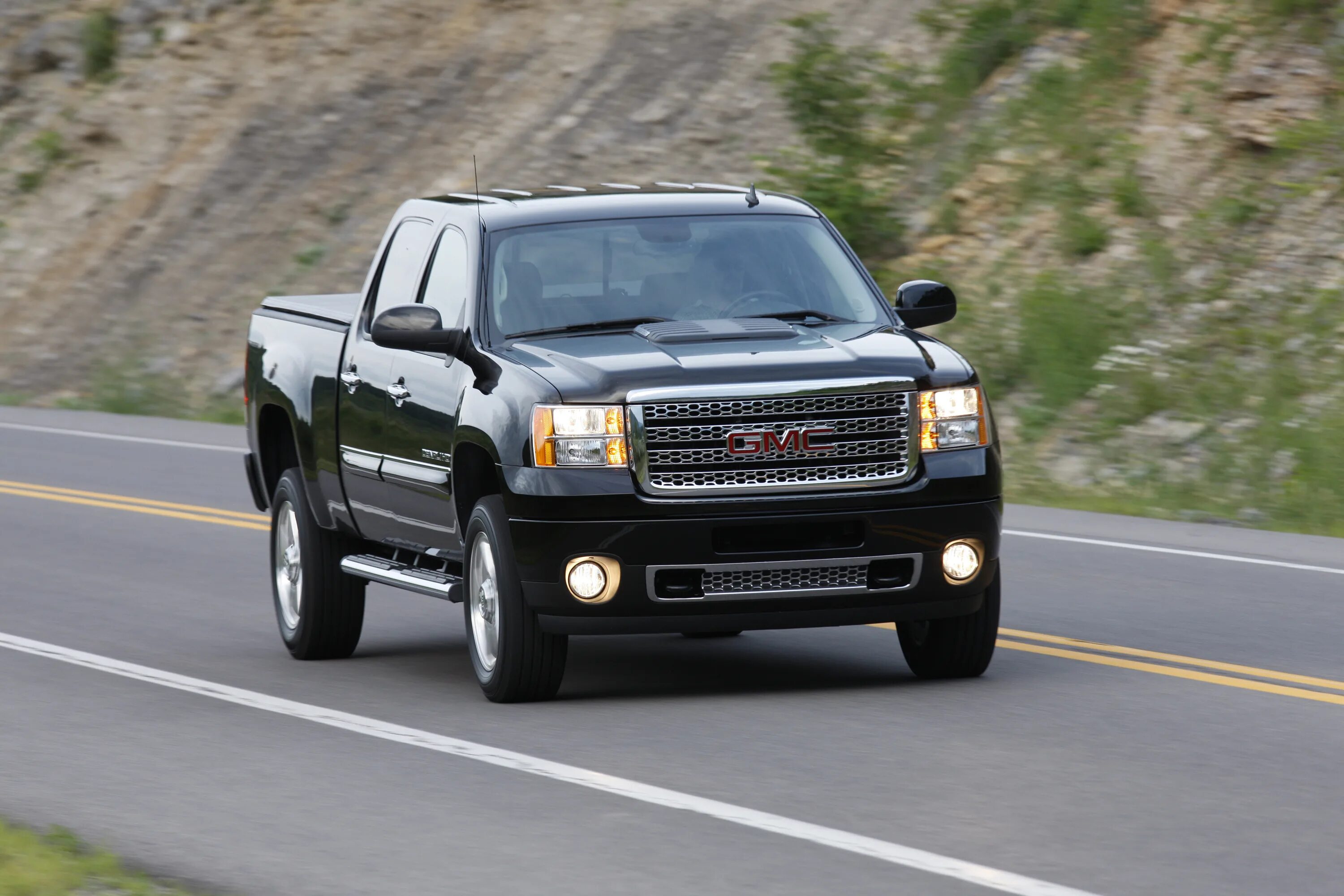 Gms машина. GMC Sierra 3500 HD. GMC Sierra Denali 2021. Шевроле GMC. GMC Sierra 2014.