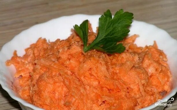 Морковь тушеная с сметаной. Морковь со сметаной. морковный салат со сметаной. салат из моркови со сметаной. салат морковь с яблоком и сметаной.