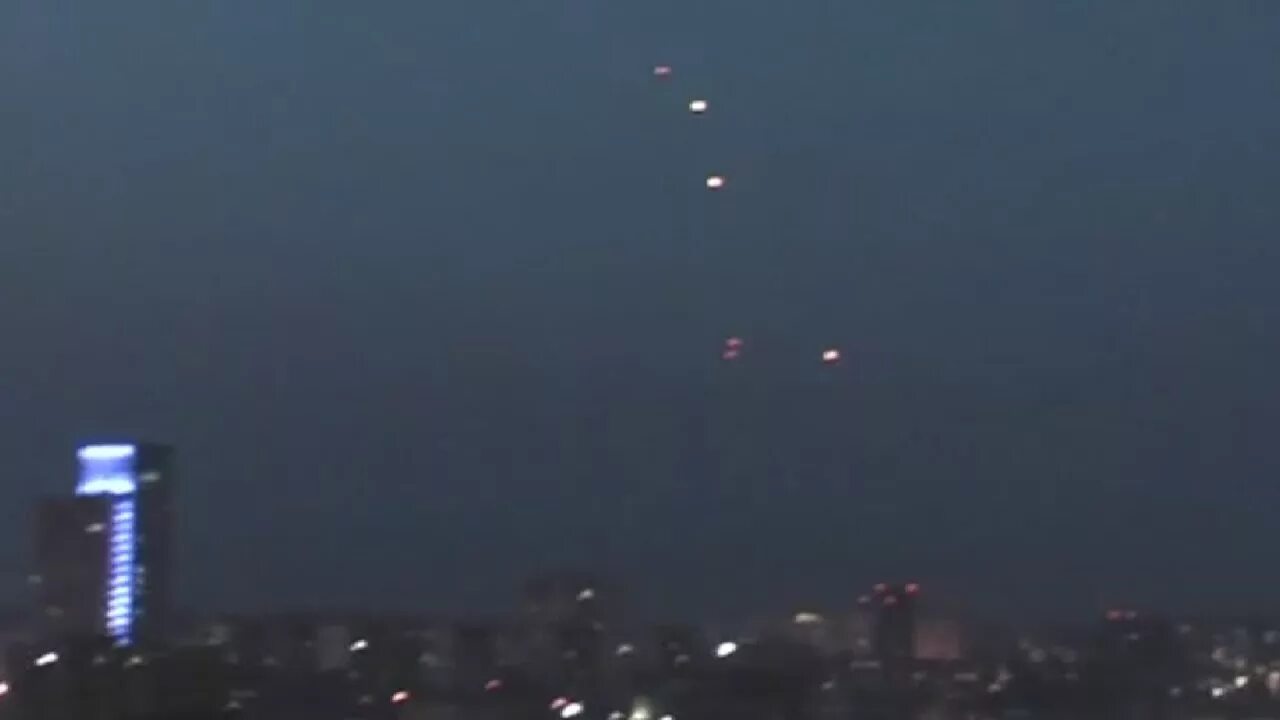 Гигантское нло над москвой. Объект над москвой. Фото нло над москвой. Объект над москвой. Нло над москвой 2009.