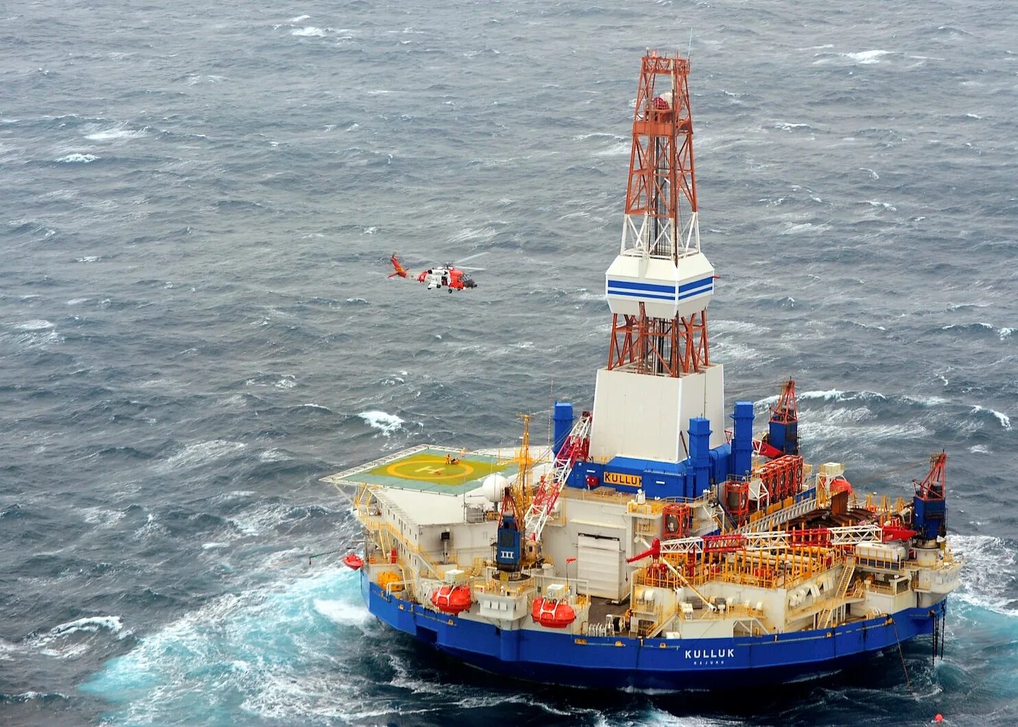 Буровая в море работа. Полупогружная нефтяная буровая платформа. нефтяная платформа шелл. морская буровая платформа. буровая вышка в море.
