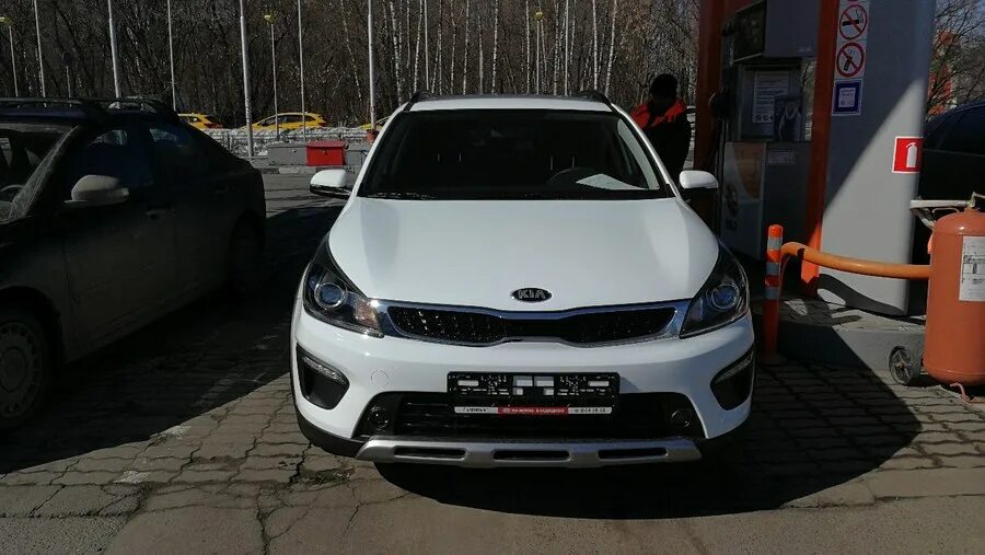 Х лайн нижний новгород. Kia Rio x. Kia Rio x line полоса led. Kia Rio x-line антихром. JAC Kia Rio x Sport.