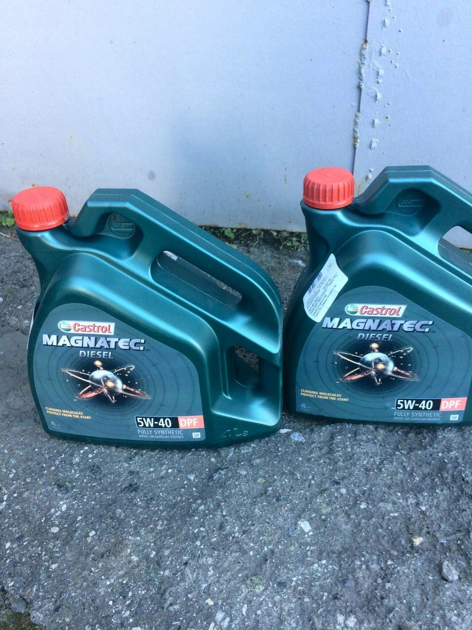 Масло кастрол магнатек 5w40. Castrol Magnatec Diesel 5w-40 DPF. Magnatec Diesel 5w-40 DPF 4л. Castrol Magnatec Diesel 5w-40 DPF 4 Л. Castrol Magnatec 5w40 DPF.