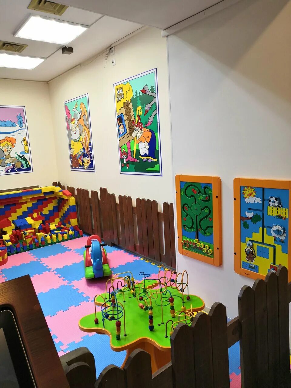 кафе волшебница мончегорск логотип. проспект ленина мончегорск. корона мончегорск. кинотеатр синема мончегорск. корона мончегорск.