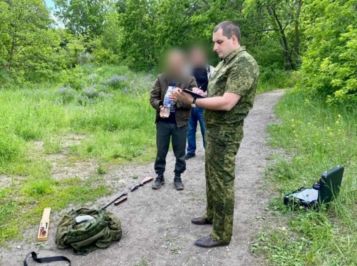 Мужчина в лесу. Убитые украинские военные. Женщина расстреливает мужчин. В городце сбежал