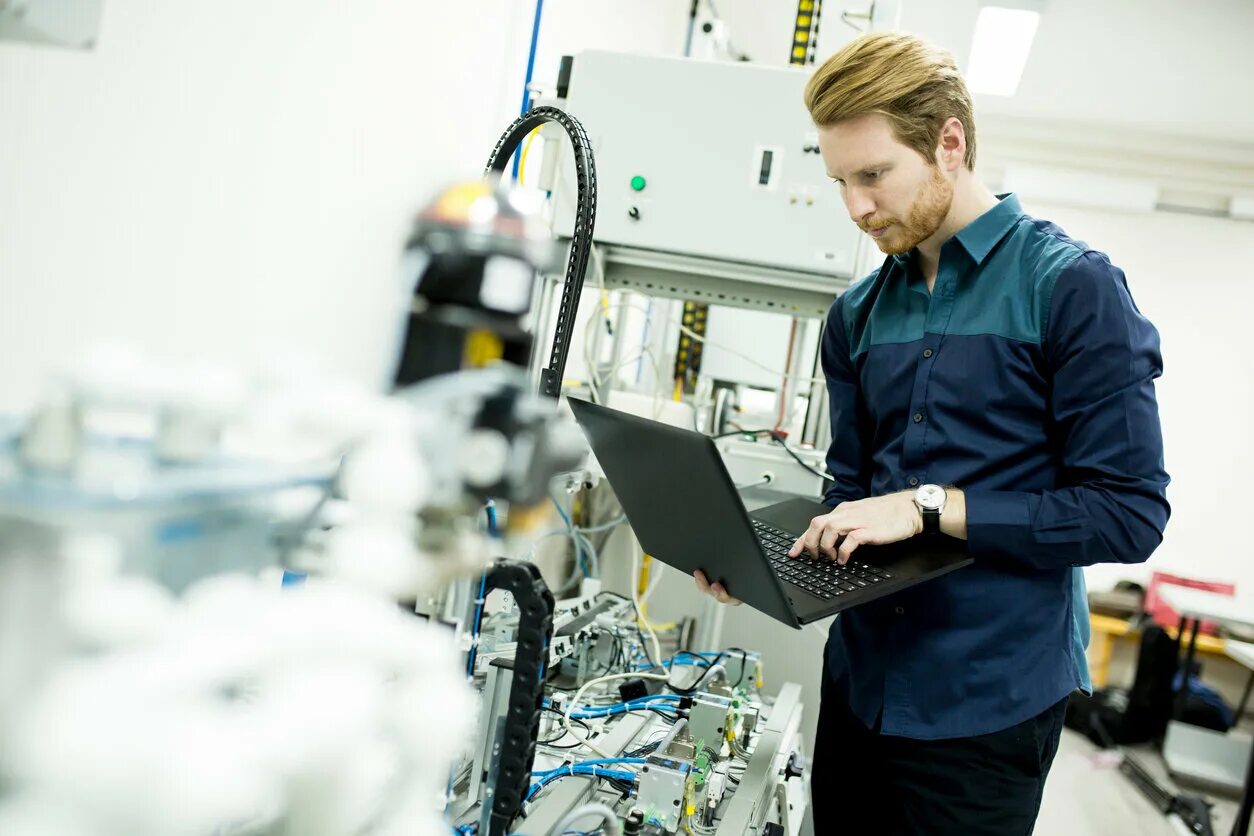 социальная значимость инженера. инженер время работы. инженер. конструктор профессии. профессия инженер.