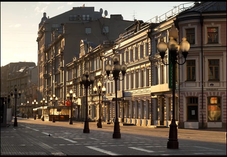 Арбатская улица москва. Улица старый арбат. Пешеходная улица в москве арбат. Москва улица арбат 20 на арбате. Старый центр москвы фото.