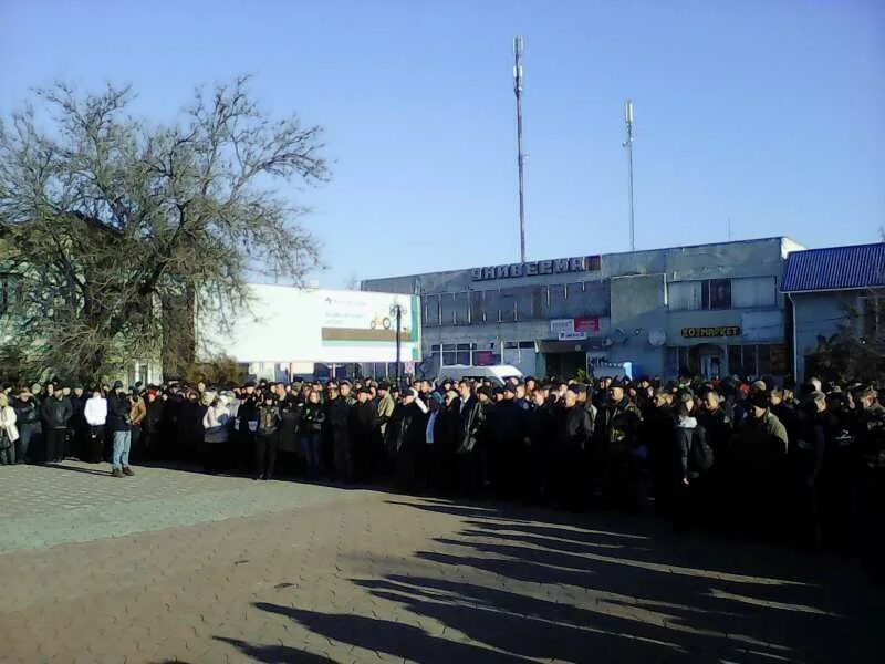 Погода в каланчаке херсонской. Пгт Каланчак Херсонская. Каланчак Херсон. Город Каланчак Херсонская область. Митинг в Каланчаке Херсонской обл.