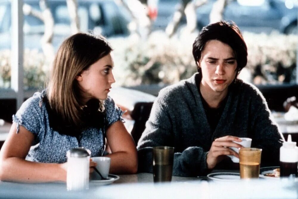 Преступление и наказание американский фильм. Преступление и наказание по-американски фильм. Преступление и наказание по-американски фильм 2000. Моника кина и винсент картайзер. Crime and punishment in suburbia.