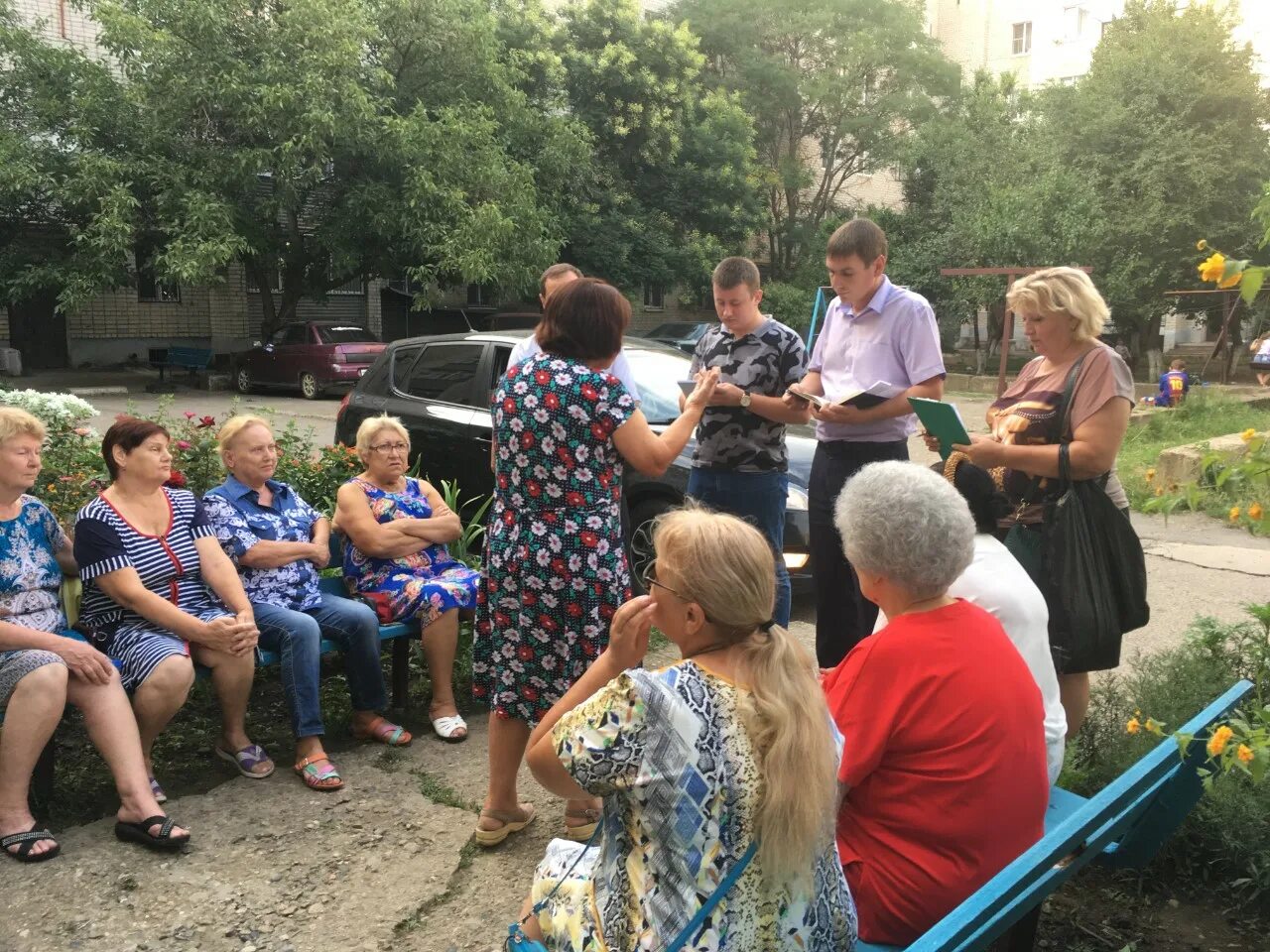 Встреча с избирателями. Проведение встречи с избирателями. Проведение встречи с избирателями. Встреча граждан с депутатами. Навальный встреча с избирателями.