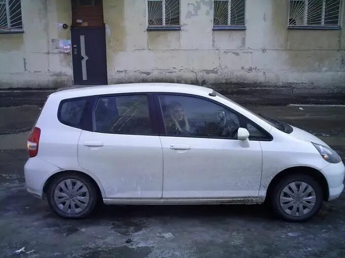 Honda fit 2001. Хонда фит 2001 г. Моргает д на хонда фит. Хонда фит 2001 года. Фото тойота фит 2001.