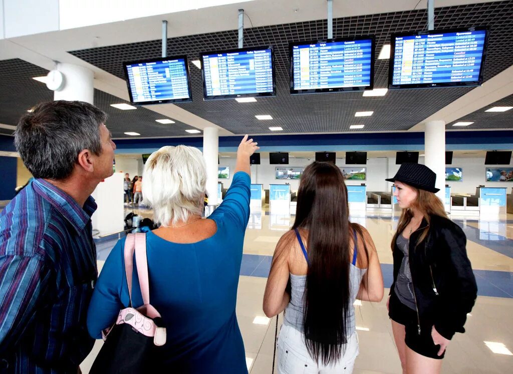 Интерактивный экран. Аналитическая база альфа рм. Аналитические панели alpha bi. Digital signage экраны. Визуальные системы информирования аэропорт.