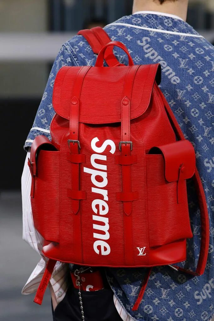 Рюкзак Суприм Луи Виттон. Рюкзак Louis Vuitton Supreme. Louis Vuitton Supreme рюкзак красный. Луи Виттон красный рюкзак.