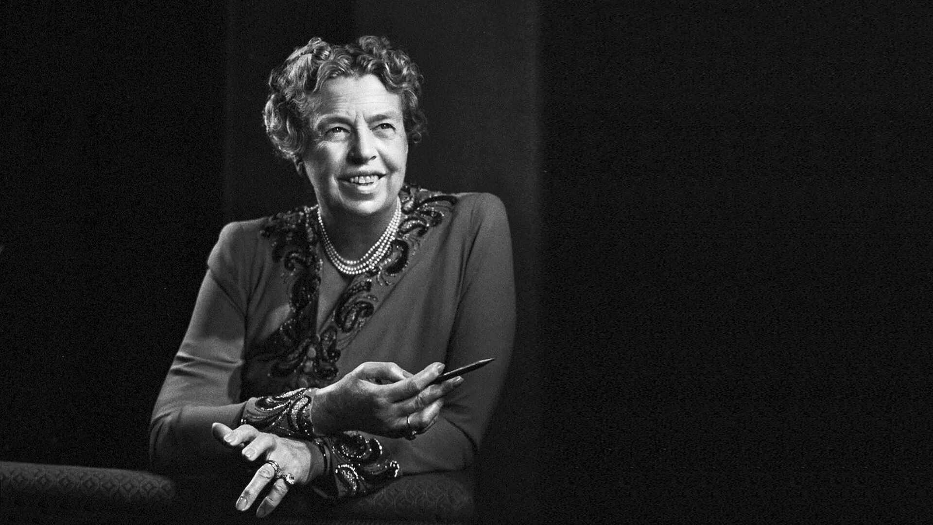 Умы обсуждают идеи. Anna Eleanor Roosevelt.