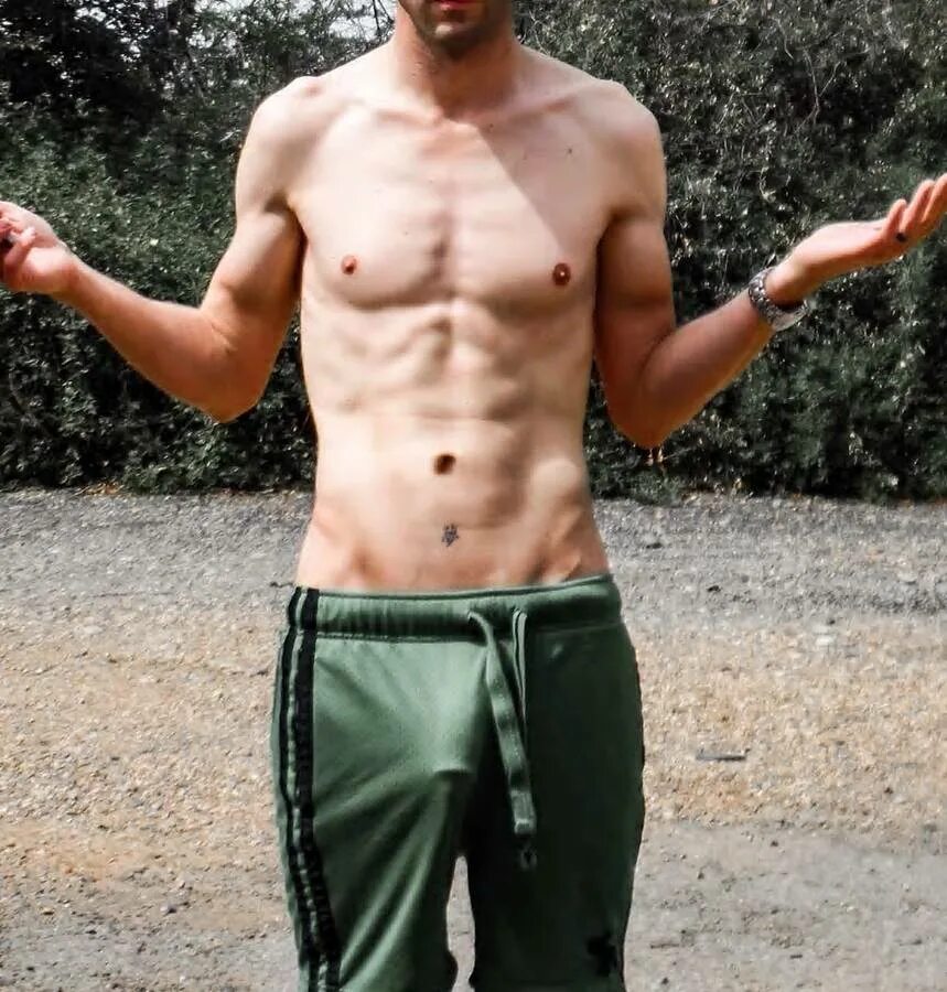 Открытая головка полового органа. Короткая уздечка у мальчика. Семяизвержение у подростков. Половой орган девочек подростков. Красивые парни в трусах.