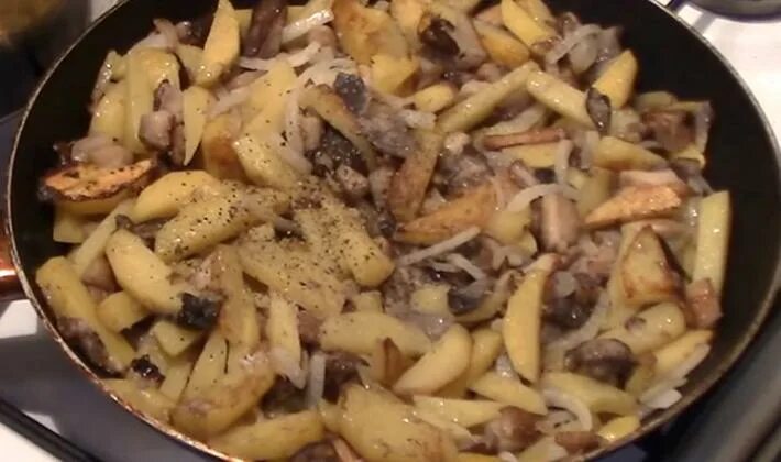 Как жарить подберезовики на сковороде. Жареные подберезовики. Подосиновик приготовление жареные. Как жарить подберезовики на сковороде. Жареные подберезовики.