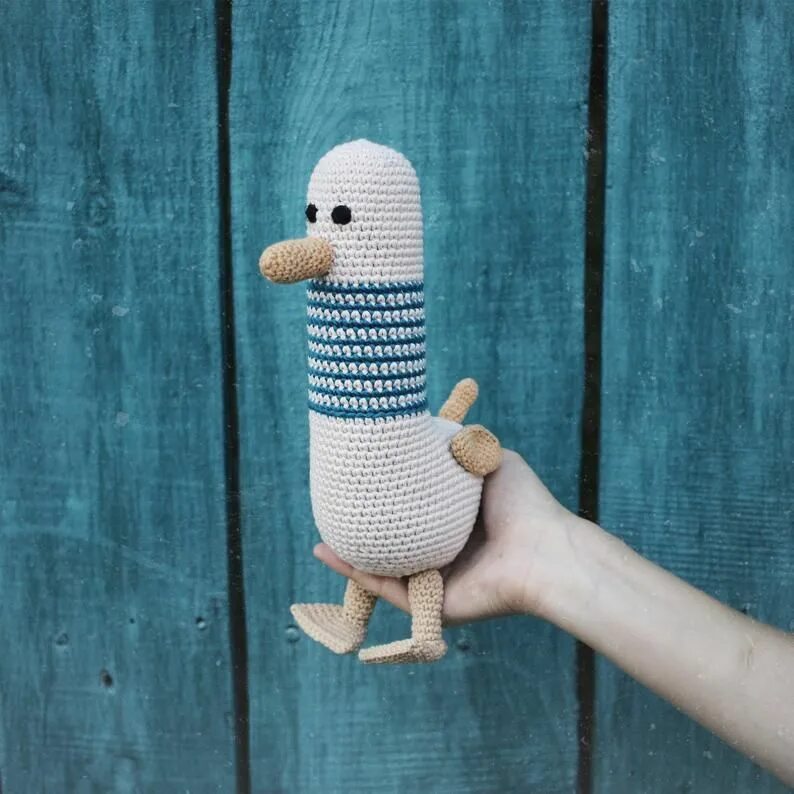 Игрушка чайка крючком амигуруми. Вязаная чайка. Вязаная чайка игрушка крючком. Чайка амигуруми. Чайка амигуруми.