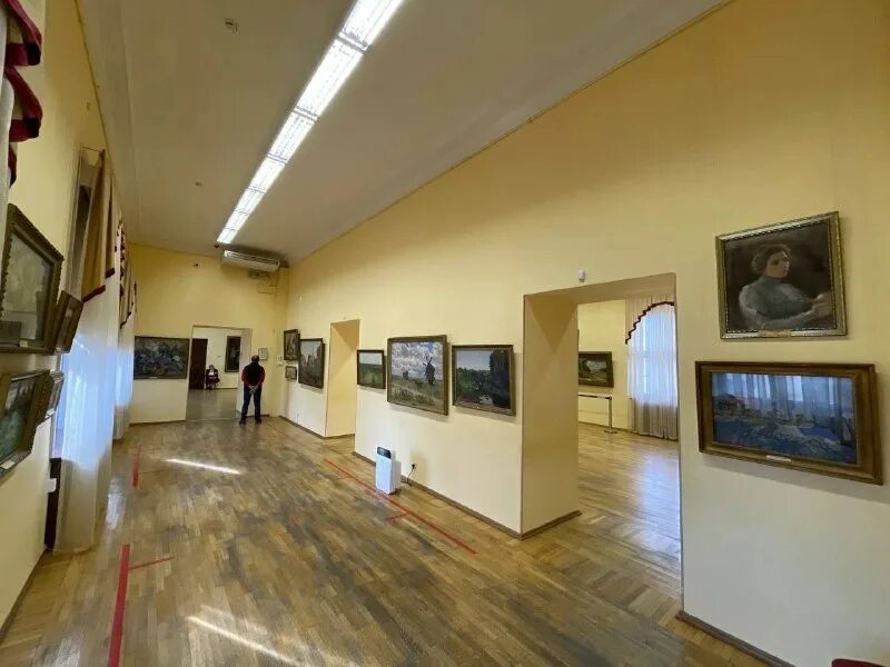 Сочинский художественный музей имени д. Жилинского. Художественный музей сочи экспозиция. Музей искусств сочи. Музей жилинского сочи.