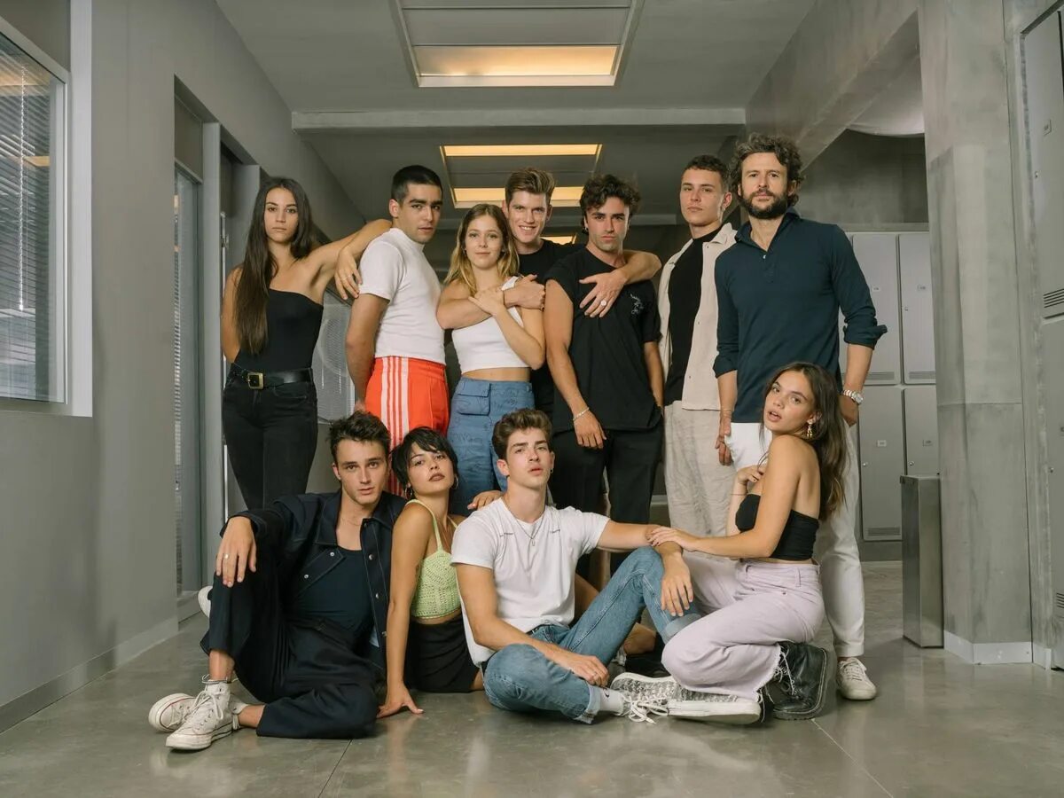 Испанский сериал элита. Люцифер 3 сезон постер. Сериал элита нетфликс. 4 serialy. 4400 сериал 2021–2022.