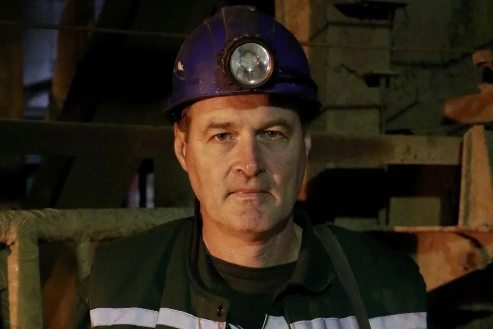 Футбольное поле. Кузница счастья фильм 2021 смотреть онлайн. Манчестер юнайтед. Шахтер 2023 2024. Шахтер донецк.