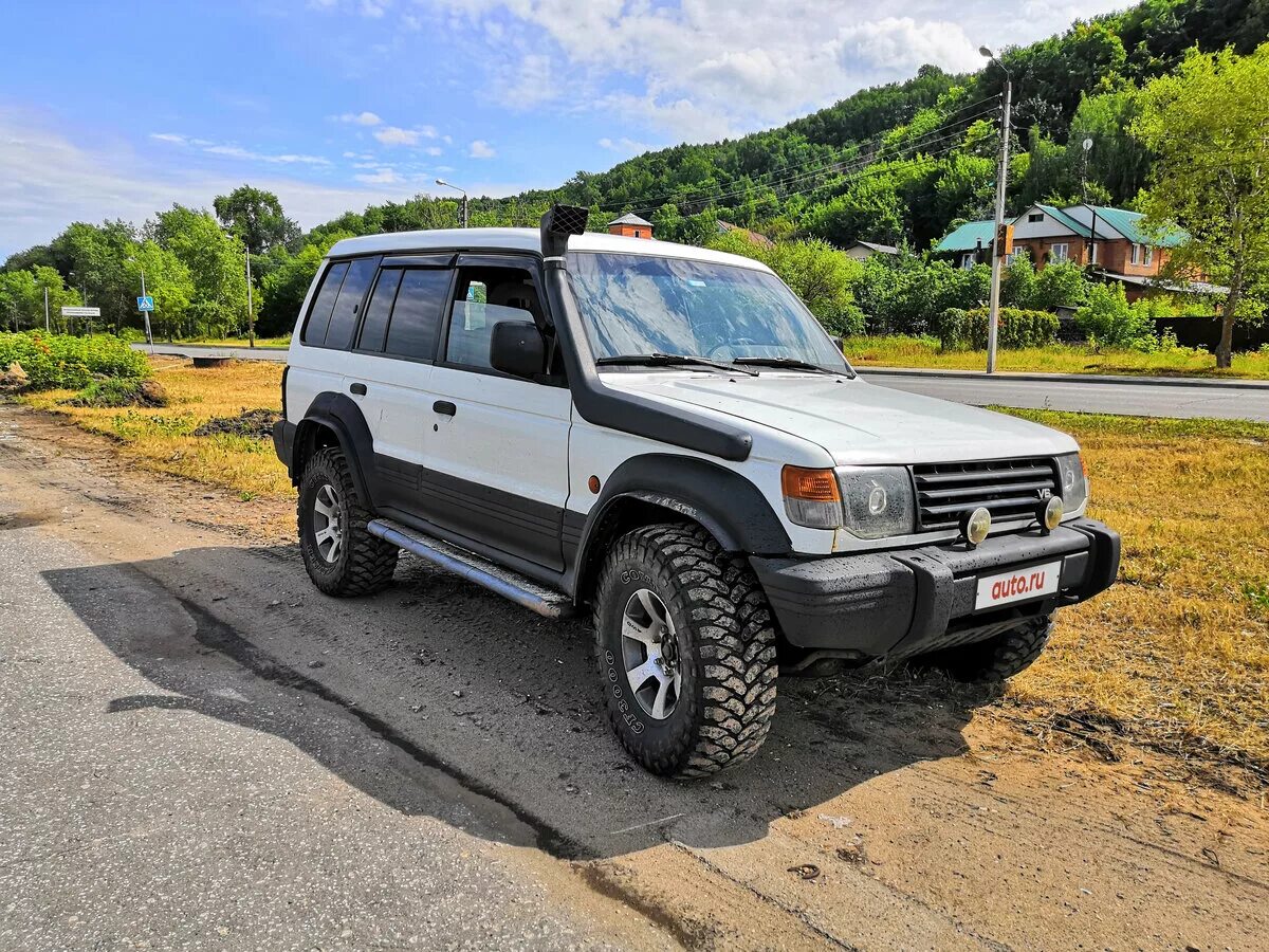 Mitsubishi pajero ii. Мицубиси Паджеро 2. Pajero 2 белый. Митсубиси Паджеро 2 белый. Мицубиси Паджеро 2 купе.