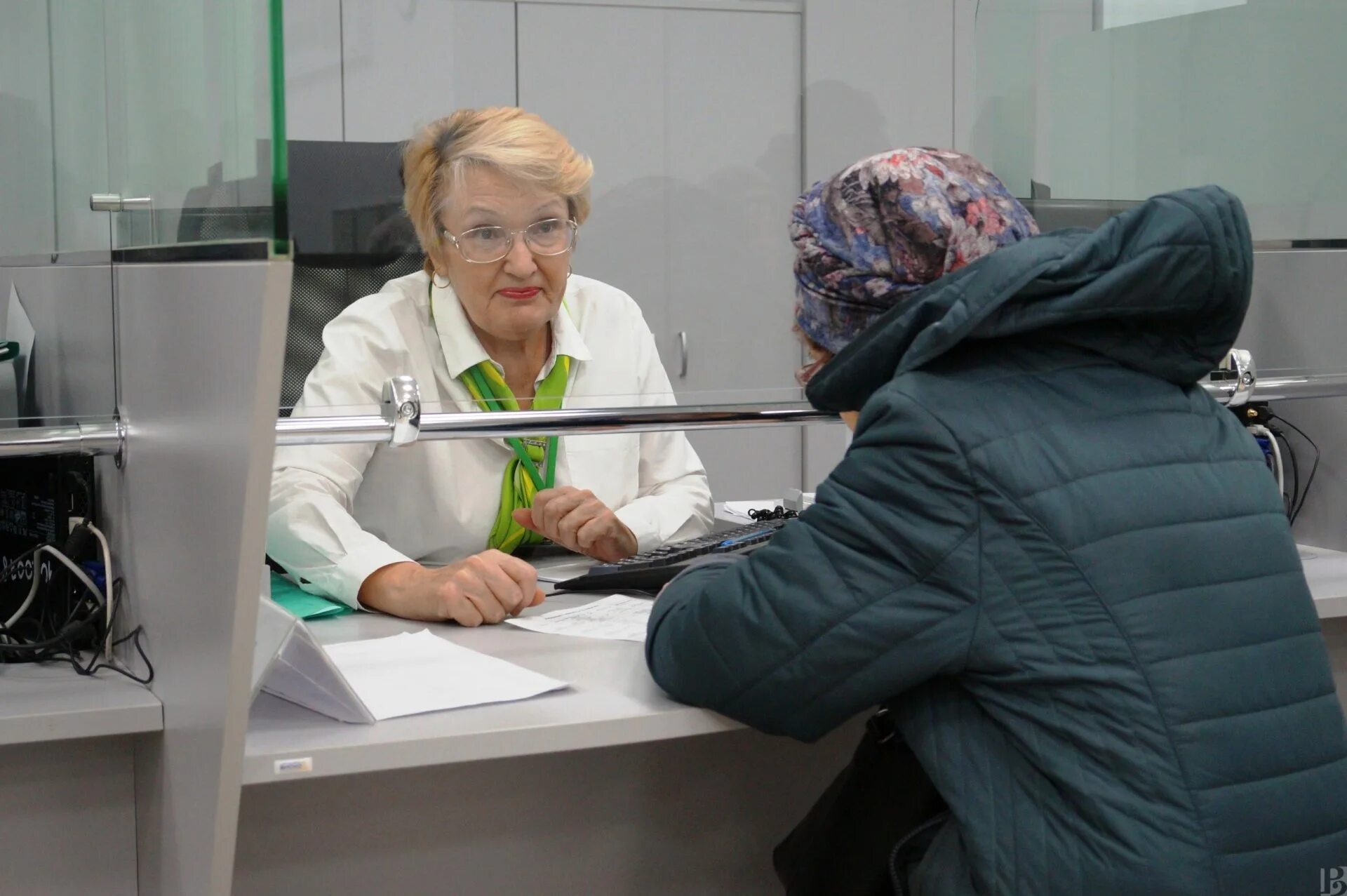 Вакансии спб пенсионерам женщинам свежие