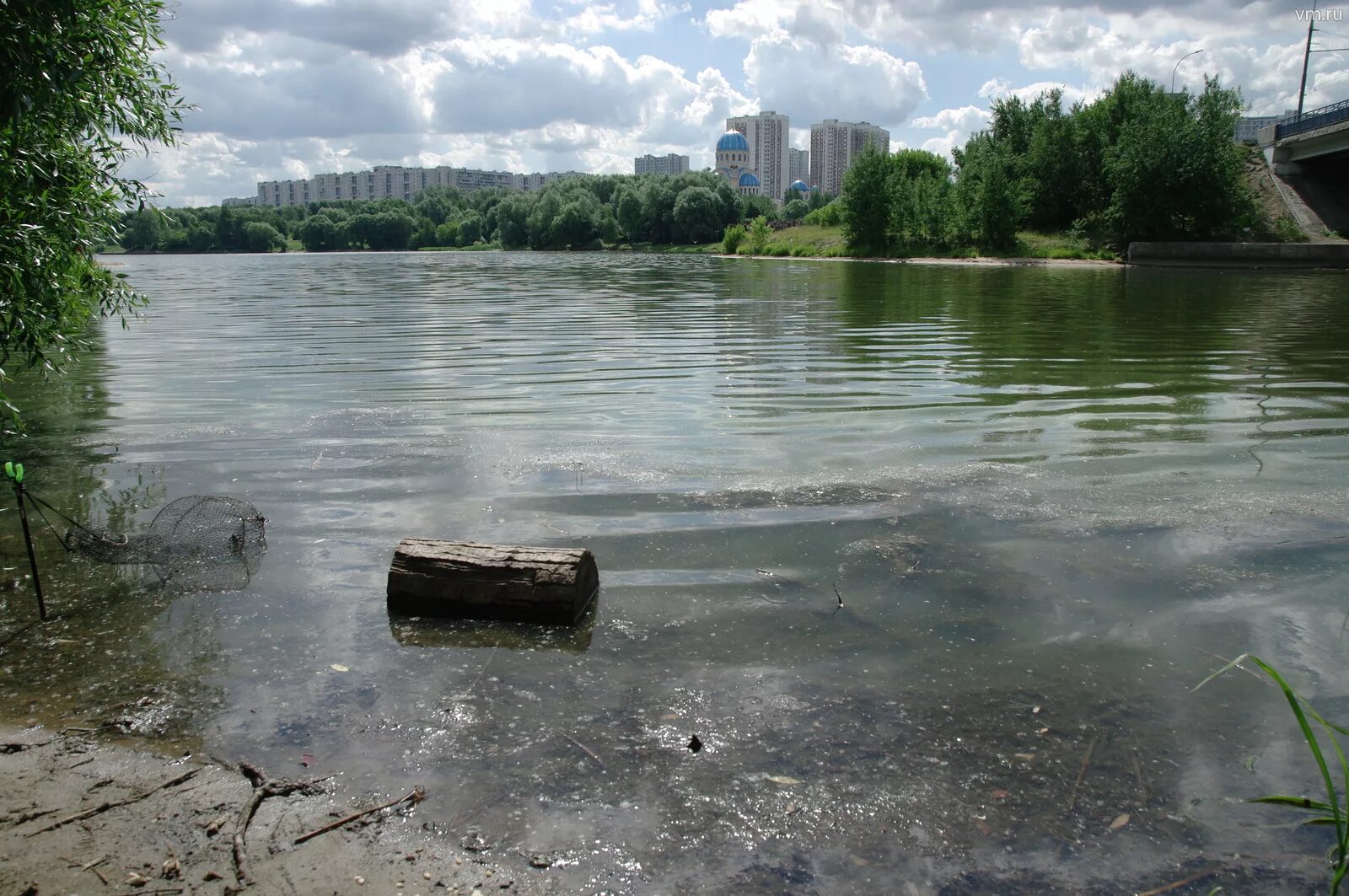 Затопленный дом. Затопило пруд. Пруд затопило новый город. Верхняя салда затопление. Затопило пруд.