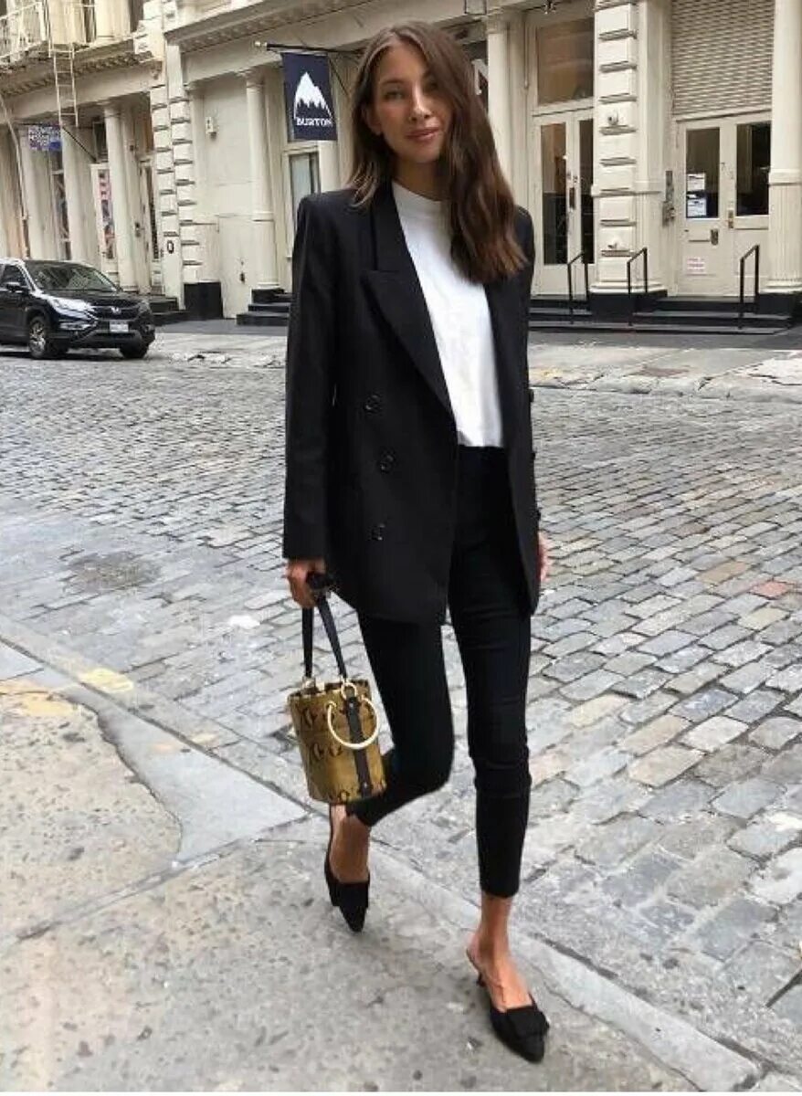 Луки с жакетом. Стиль с белым пиджаком. Стильная одежда для женщин 40 лет. Смарт кэжуал стиль. Луки с черным пиджаком.