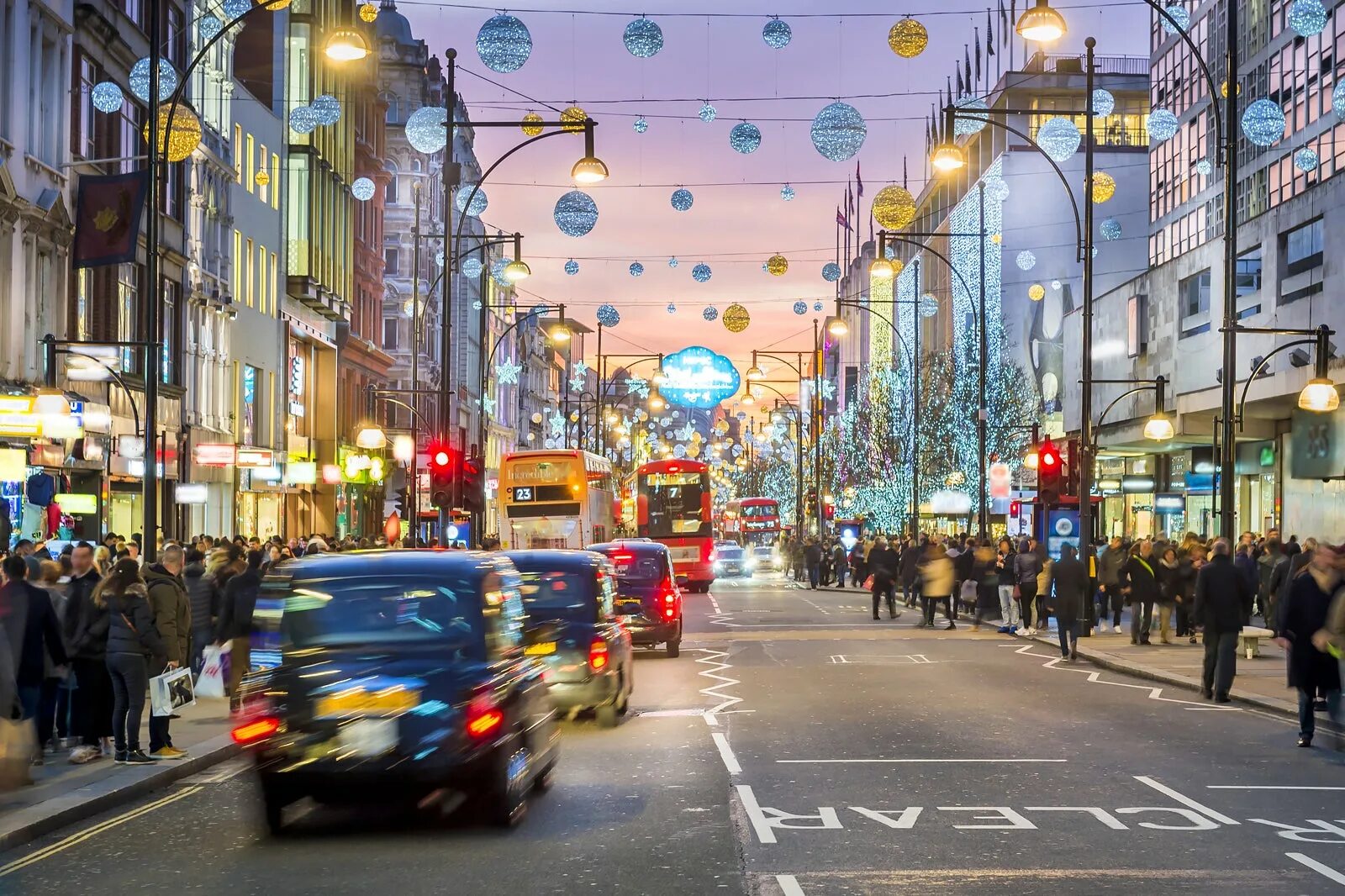 Oxford street). Улица оксфорд стрит в лондоне. Oxford street is. Oxford street is. Оксфорд улица в лондоне.