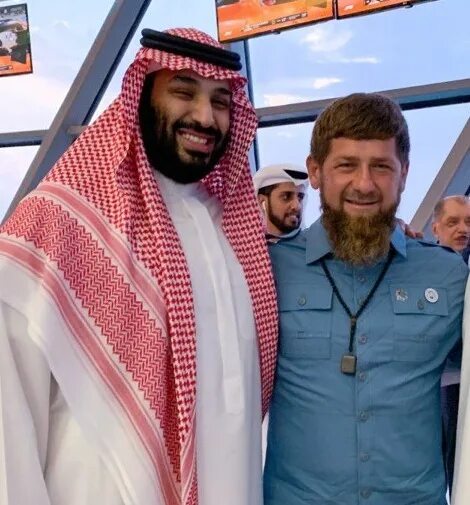 Мухаммед ибн салман аль сауд и рамзан кадыров. Кадыров аравия. Мухаммед ибн салман аль сауд и кадыров. Мухаммед бин салман и рамзан кадыров. Рамзан кадыров 2021 оаэ.