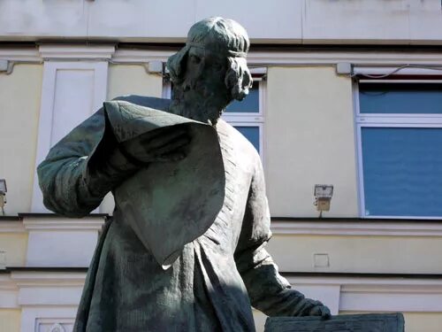 Федоров скульптура. Скульптор волнухин памятник ивану федорову. памятник федорову первопечатнику в москве. иван фёдоров памятник в москве. иван фёдоров первопечатник памятник.