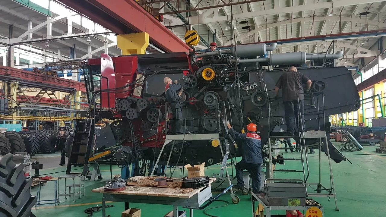Комбайны завода гомсельмаш. Гомсельмаш цеха. Комбайн гомсельмаш 2022. Гомсельмаш 2023. Новые трактора гомсельмаш.