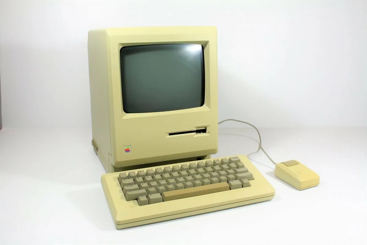 1 личный компьютер. Apple Macintosh 128k. Первый компьютер Apple Macintosh 128k.. Компьютер Apple Macintosh (1984). 24 Января 1984 выпущен первый персональный компьютер Apple Macintosh..