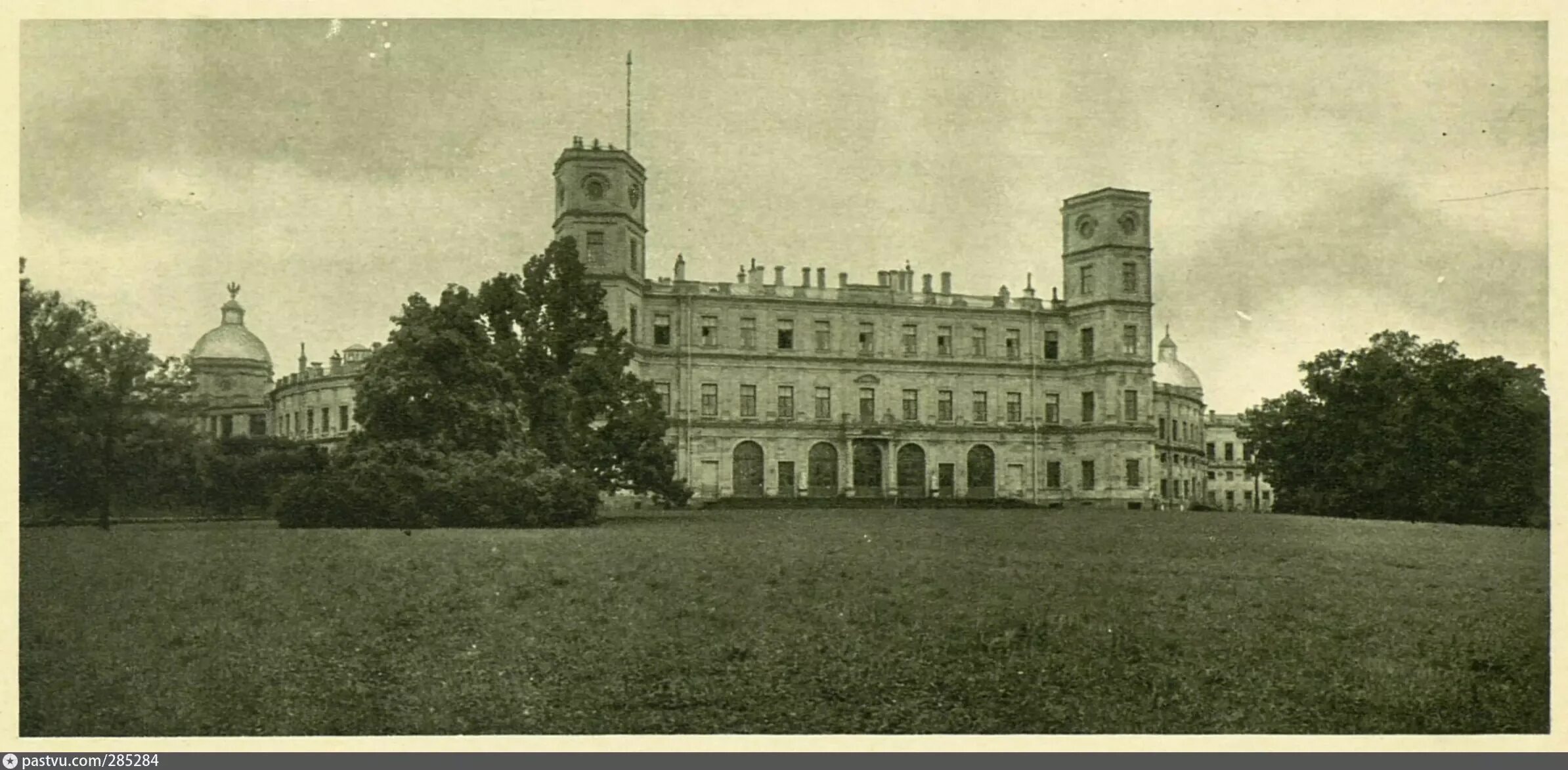 Гатчинский дворец до войны. Пригороды петербурга-дворцы - гатчина. Обелиск коннетабль в гатчине. Гатчинский дворец до революции. Коннетабль гатчина достопримечательности гатчины.