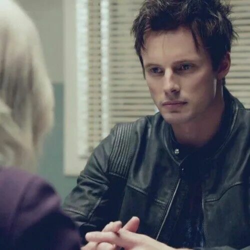 Сет лоуэлл ззз. Сет лоуэлл ззз. Лоуэлл izombie. Я зомби лоуэлл. Талисман весперии.