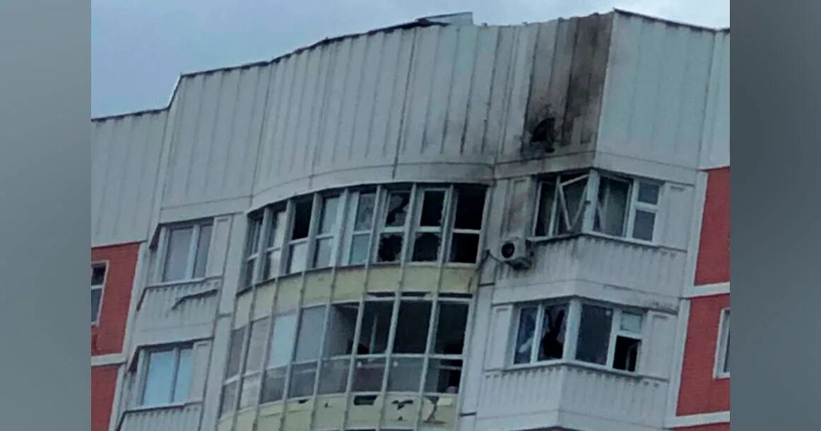 Дом два 6 03 2025. Многоэтажные дома. поврежденное здание. разрушенное здание.