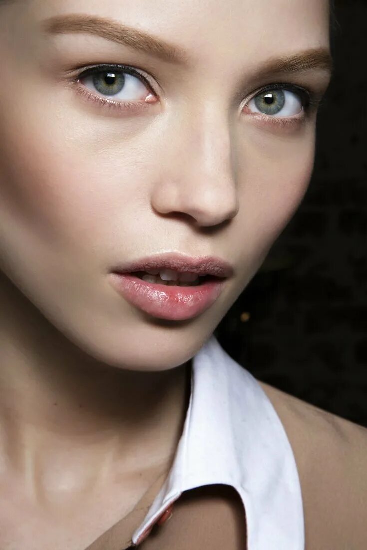 Естественный макияж. Естественный макияж губ. Красивые естественные губы. Естественный макияж. Естественный макияж губ.