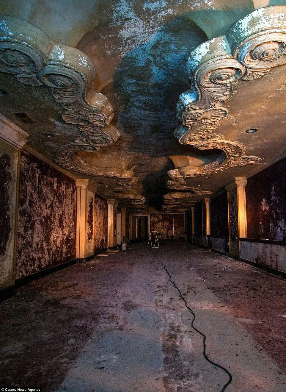 Забытые фотографии. Самые страшные заброшенные места в мире. Забытые места. Восточные заброшенные здания. Красивые забытые места.