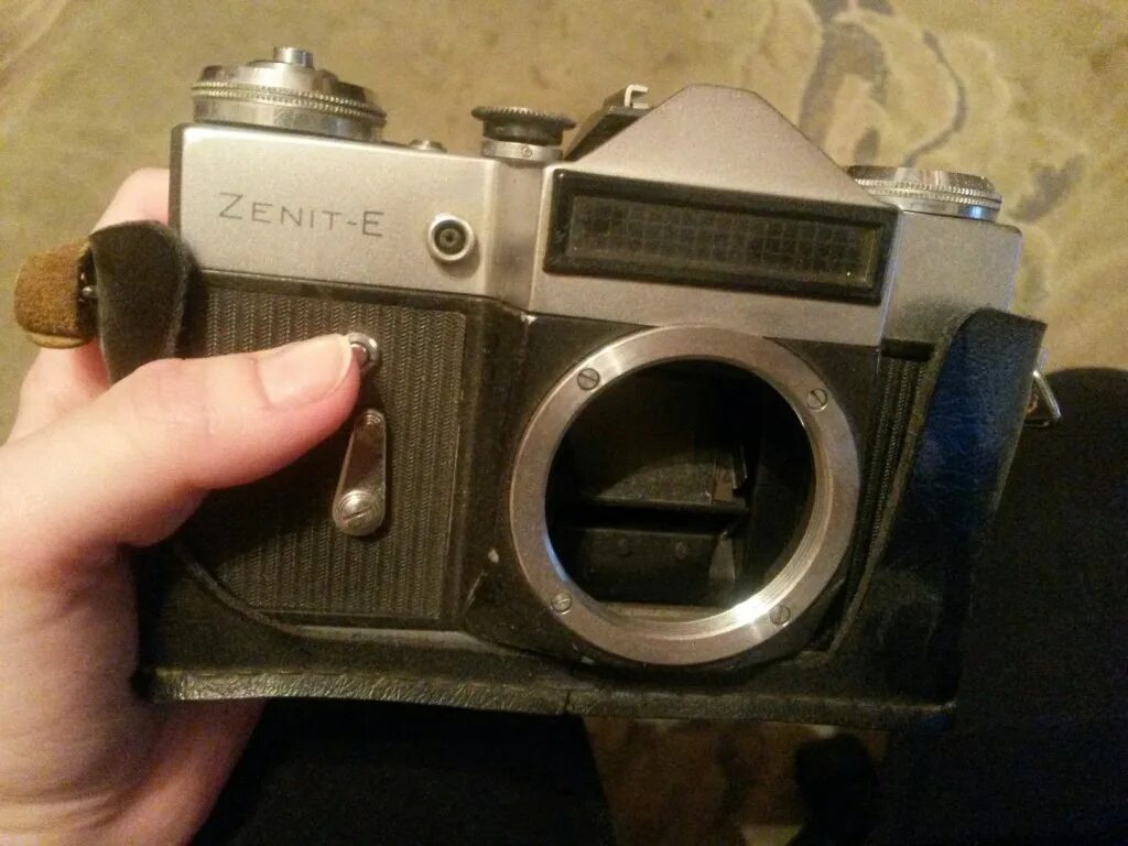 Зенит ттл экспонометр. Затвор зенит. Затвор зенит. Zenit фотоаппарат пленочный 112. Затвор зенит.