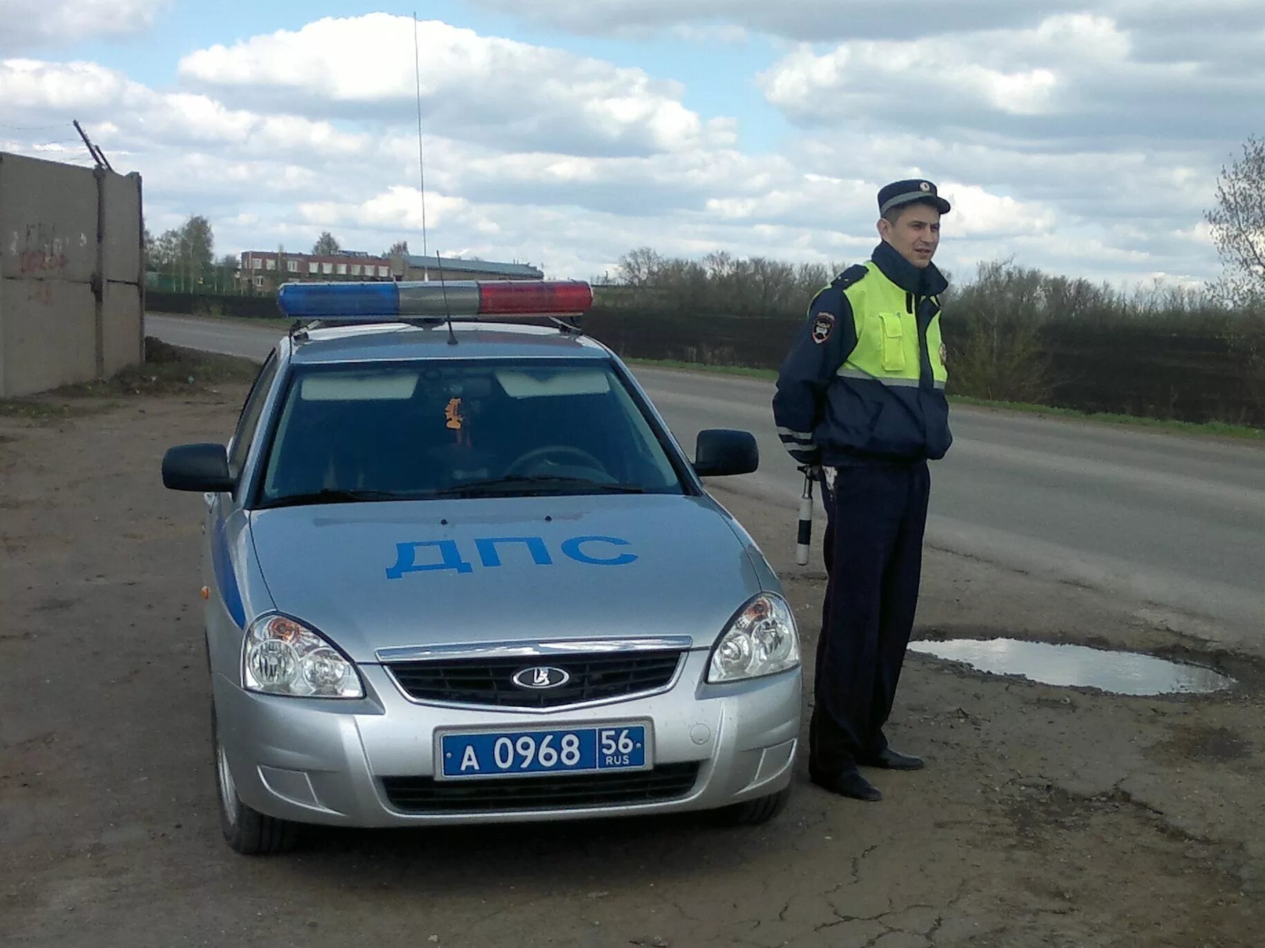 Автомобиль через гибдд. Машина ГИБДД. Приора ГАИ. ДПС Петербург. Гаишная машина.