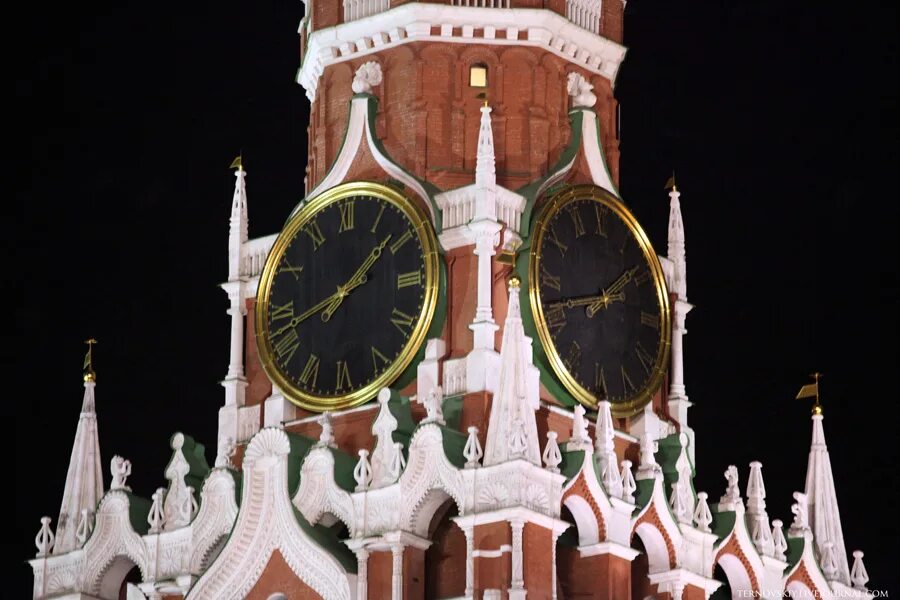 Пл часы. Куранты на спасской башне московского кремля 12 часов. куранты спасской башни кремля. бой курантов на спасской башне московского кремля. часы куранты московского кремля.