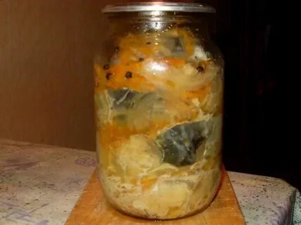 Скумбрия с овощами в банку