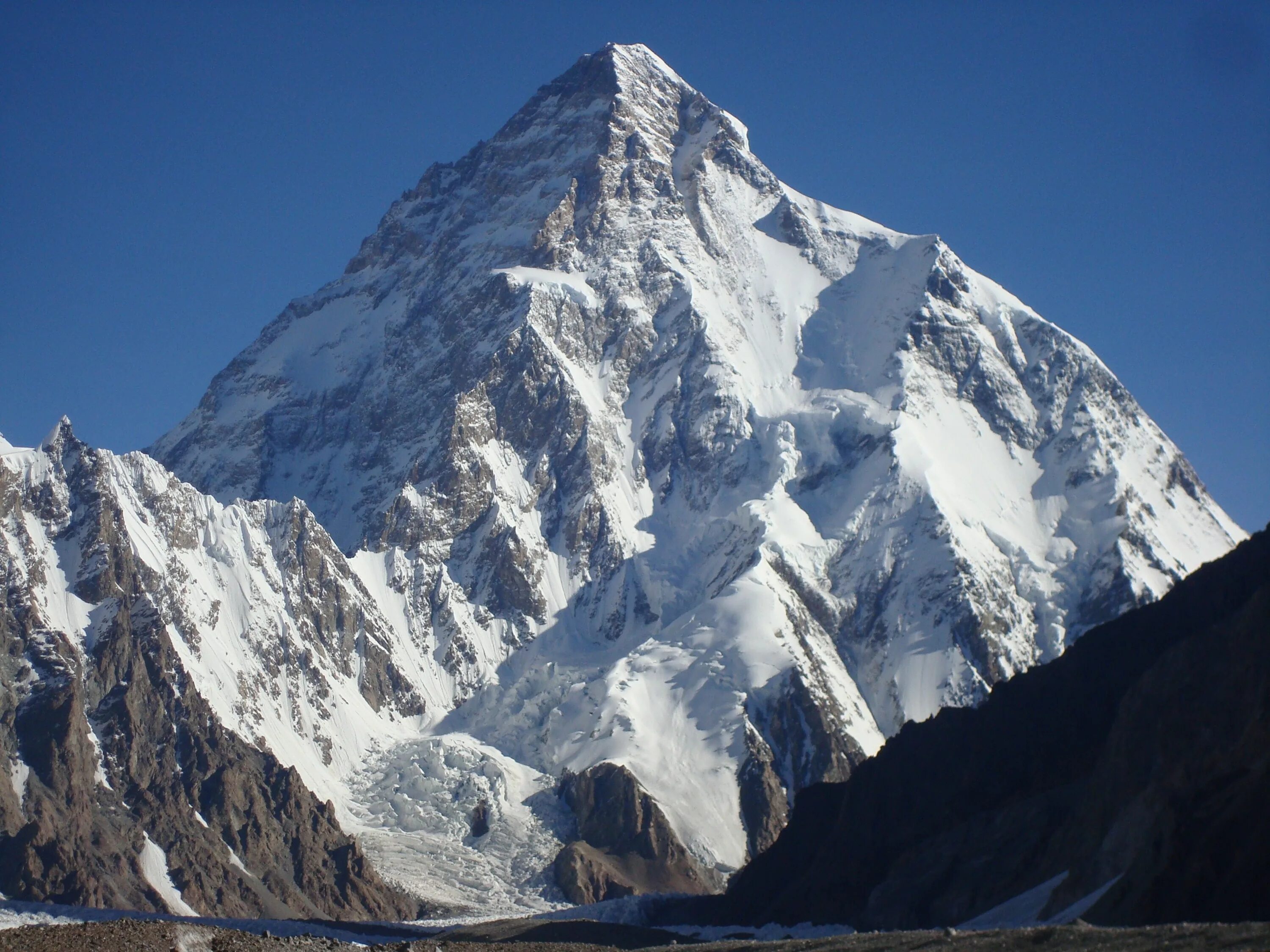 Mount everest is high in the world. К2 гора в Гималаях. Пик к2 Чогори. К 2 гора Чогори. Чогори к2 Каракорум.