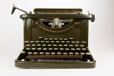 Machine à écrire LC Smith 01.jpg. 