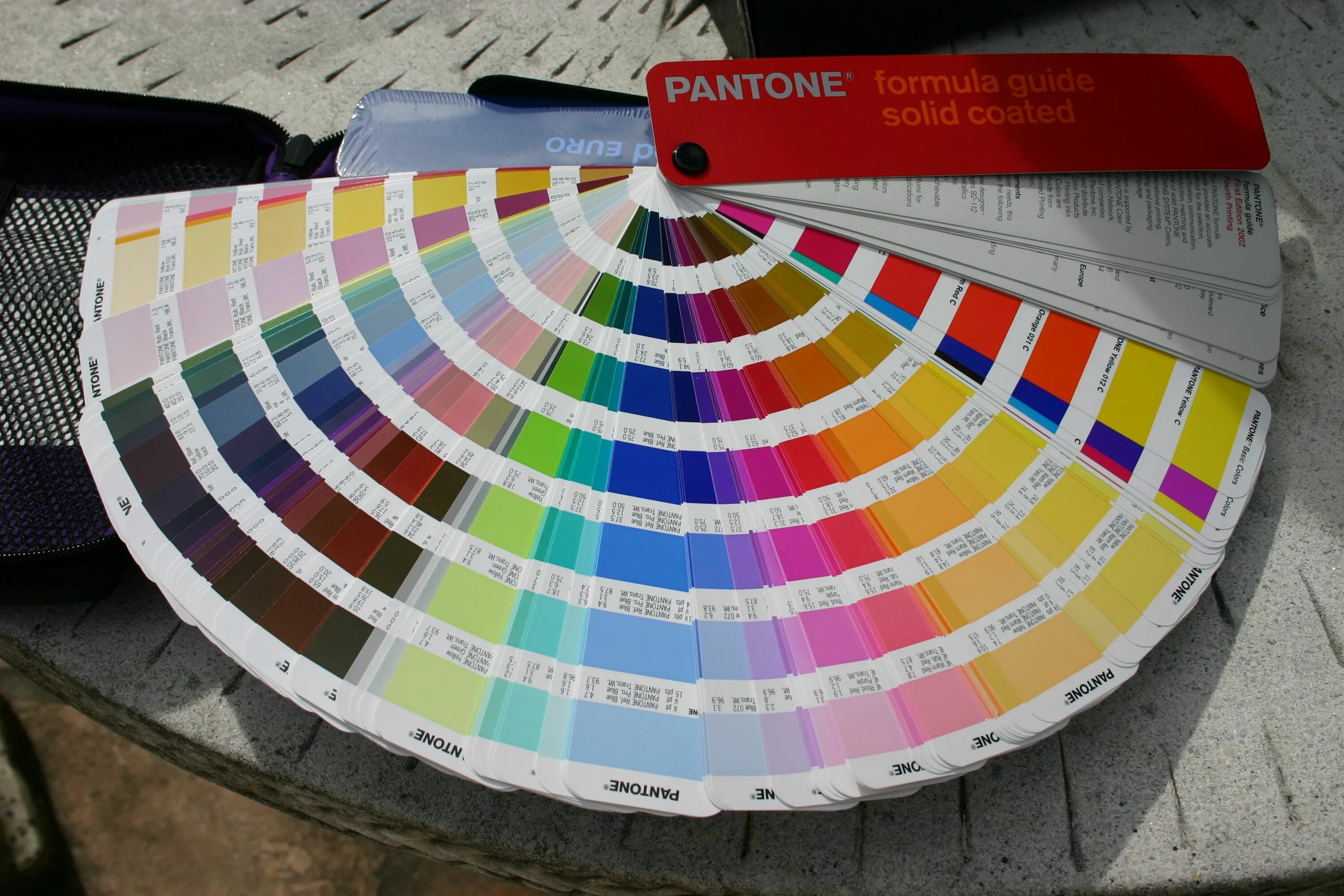 Веер пантон Solid Coated. Pantone веер Guide Solid Coated & UNCOATED. Pantone Solid Coated палитра. Пантонник Solid Coated.