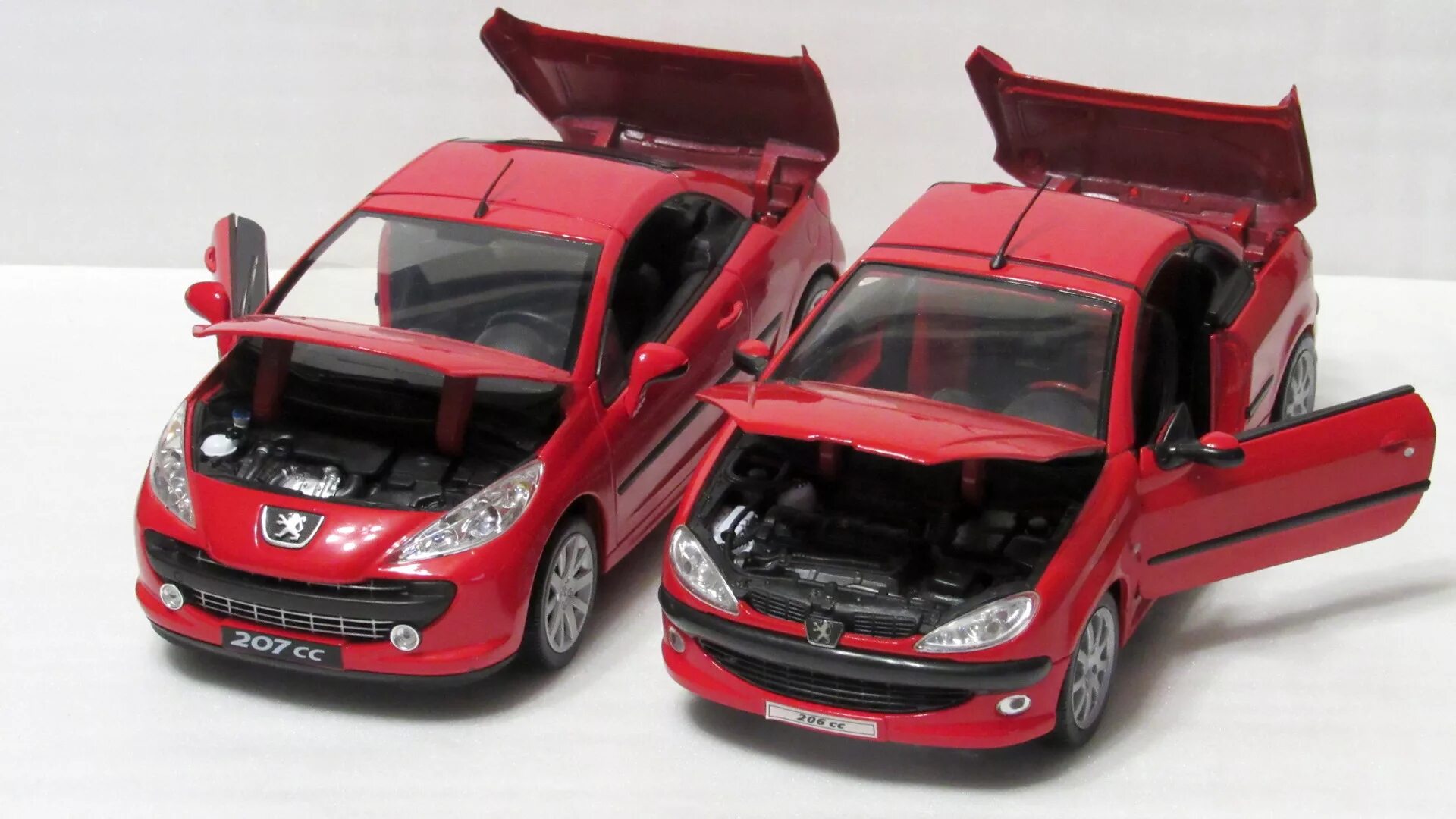 Автомобили 1 18 купить. Welly Peugeot 206cc 1 18. Welly Peugeot 207. Peugeot 206 cc 1:18. Peugeot 206 Welly 1/43.