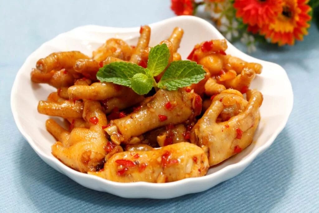 Жареные куриные лапы. Шашлык из куриных лапок. Рецепт куриных лапок на сковороде. Китайские закуски. Китайские куриные лапы.