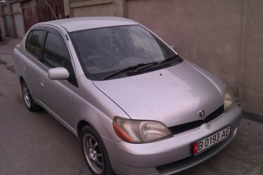 Toyota vitz 2000 года. Toyota Vitz 2000. Тойота Витц 2000г. Тойота Витц 2000 года правый руль. Жабо Toyota Vitz 2000.