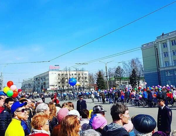 Демонстрация 1 мая Ижевск. Праздник на центральной площади. Ижевск праздник. 1 Мая фото. 1 мая сыктывкар