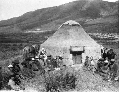 Әйел еркекті жұлқылап, сықылды.